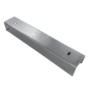 Perfil C conector soporte para zócalo 300x50 galvanizado